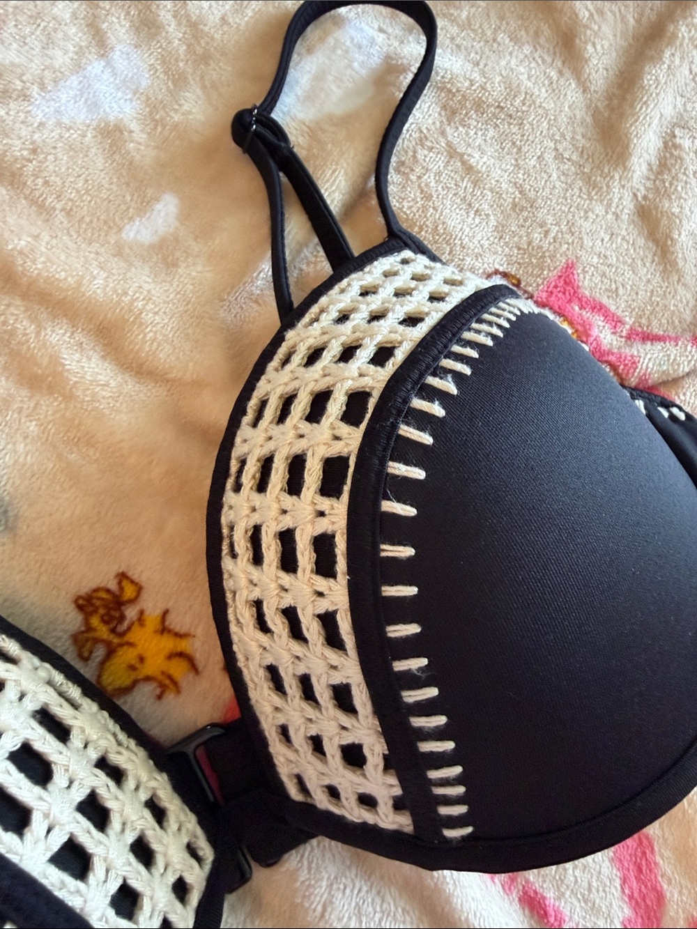 ✨ Y2K VICTORIA’S SECRET CROCHET COTTAGECORE COQUETTE BLACK BIKINI SWIM TOP 32D ✨ - Picture 5 of 10